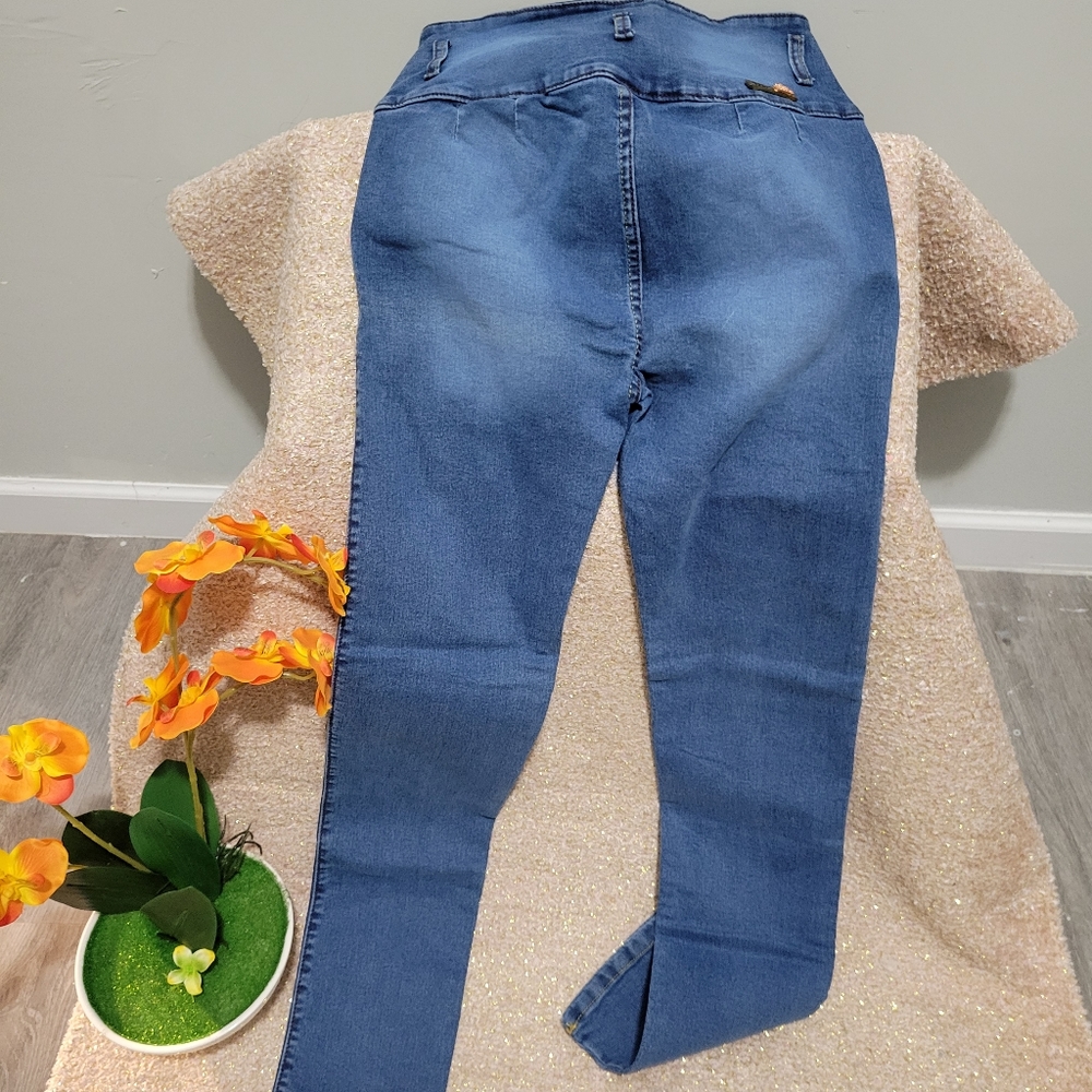 Jeans - Picture 2 of 3
